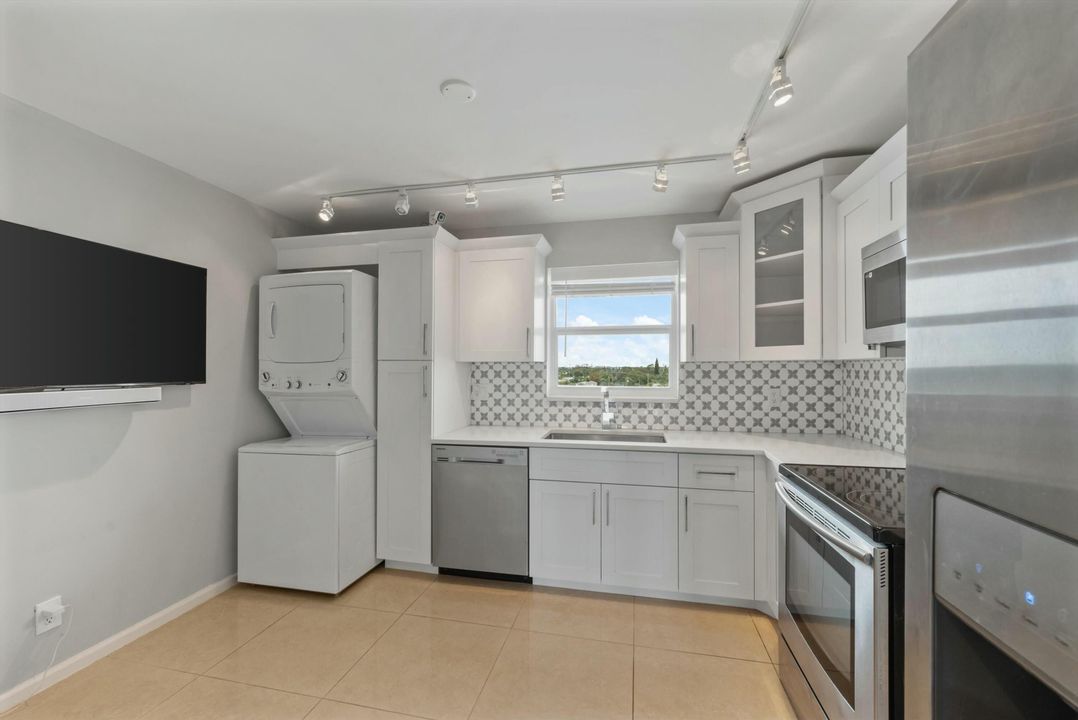 For Sale: $449,900 (2 beds, 2 baths, 1316 Square Feet)