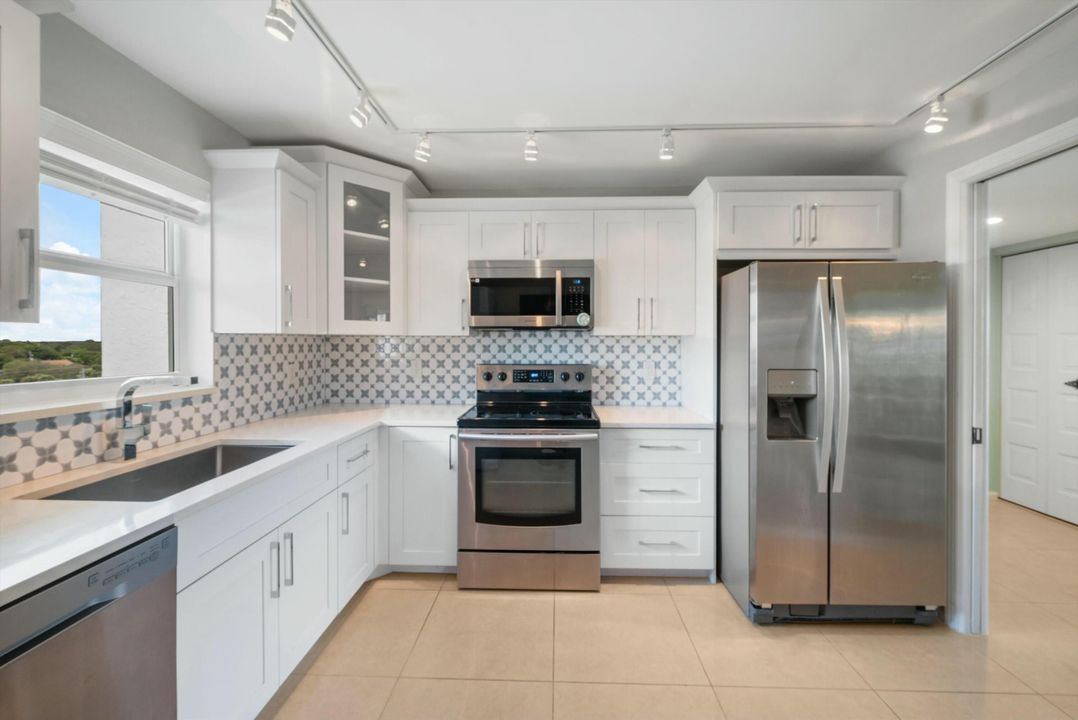 For Sale: $449,900 (2 beds, 2 baths, 1316 Square Feet)