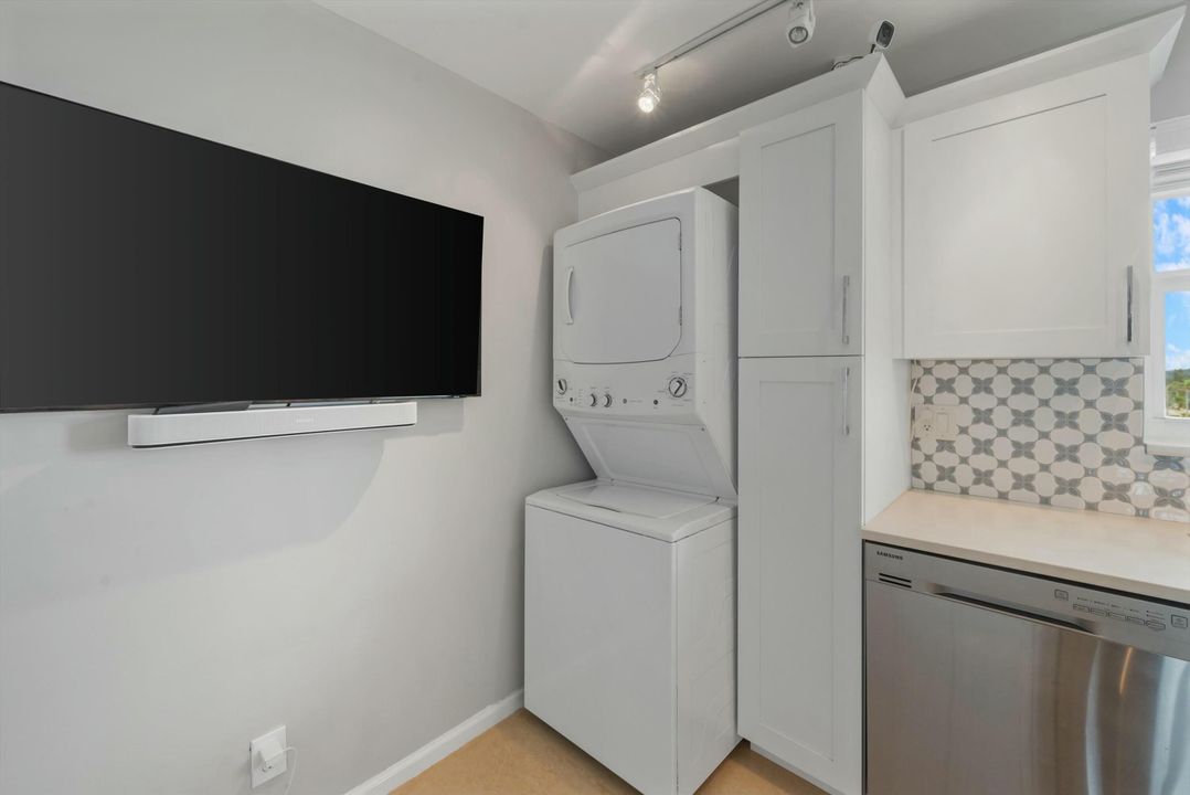 For Sale: $449,900 (2 beds, 2 baths, 1316 Square Feet)