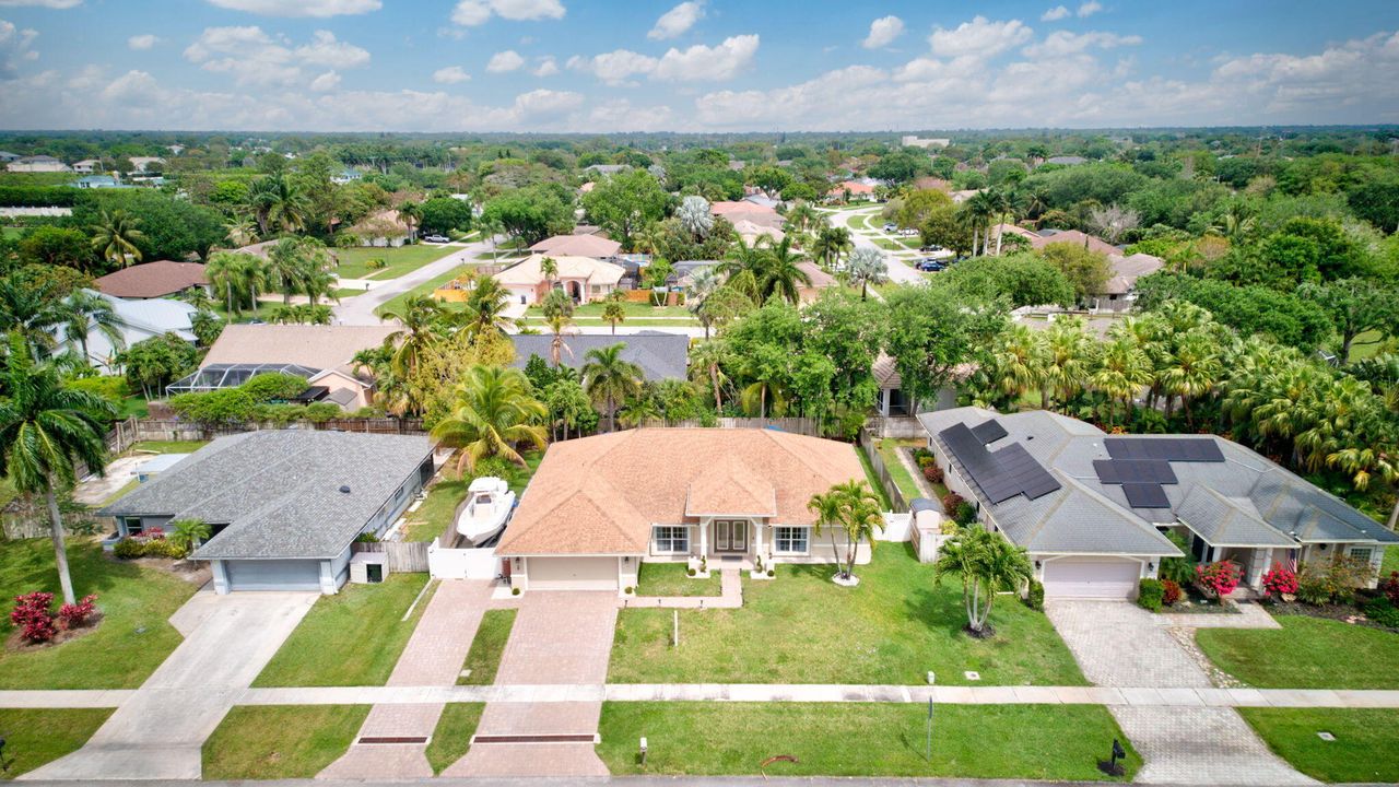 For Sale: $797,000 (4 beds, 2 baths, 2196 Square Feet)