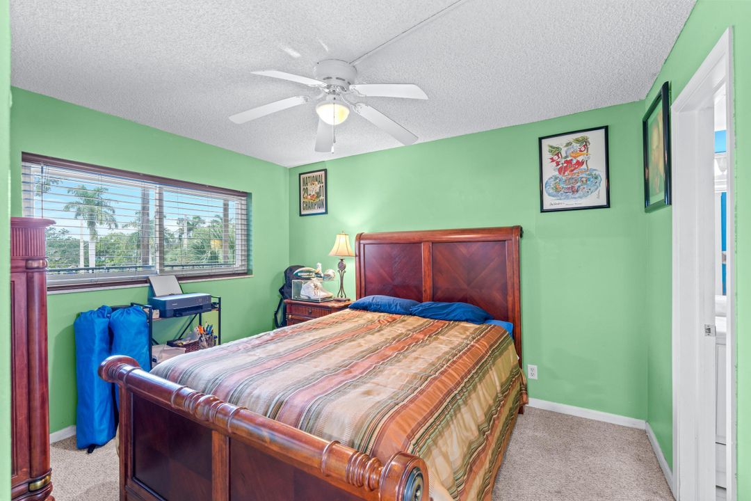 For Sale: $249,000 (2 beds, 2 baths, 963 Square Feet)