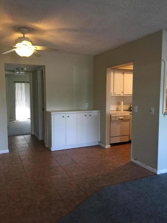 For Rent: $1,400 (1 beds, 1 baths, 684 Square Feet)