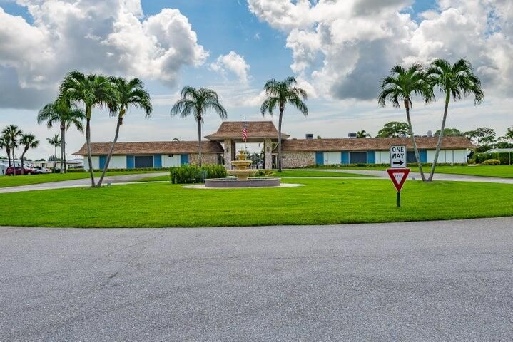 For Sale: $240,000 (3 beds, 2 baths, 1113 Square Feet)