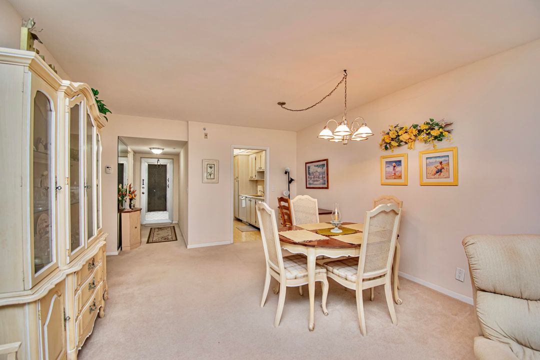 For Sale: $679,000 (2 beds, 2 baths, 988 Square Feet)