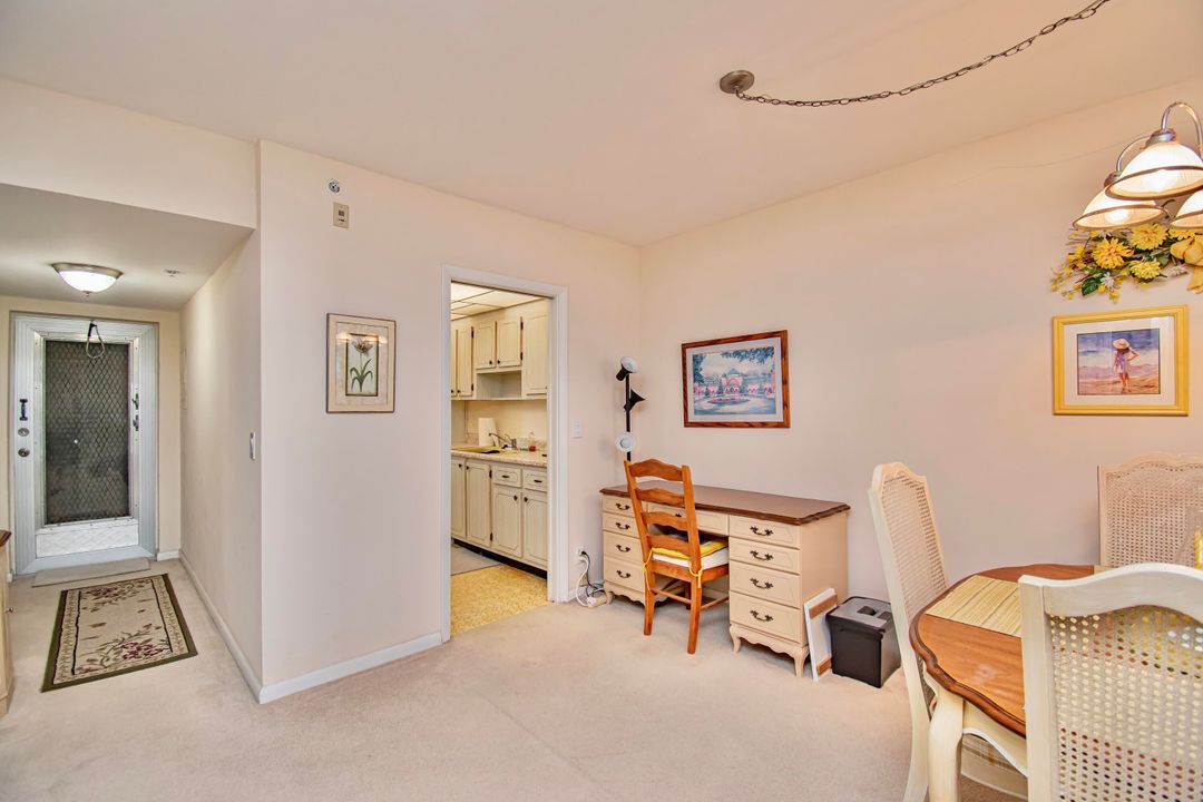 For Sale: $679,000 (2 beds, 2 baths, 988 Square Feet)