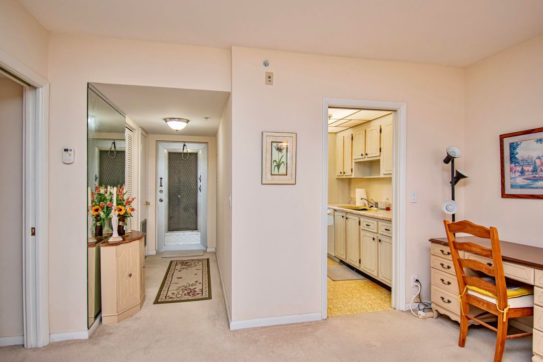 For Sale: $679,000 (2 beds, 2 baths, 988 Square Feet)