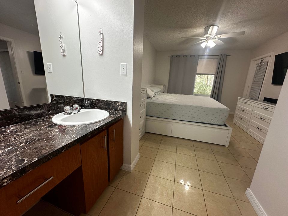 For Rent: $2,100 (2 beds, 2 baths, 1130 Square Feet)