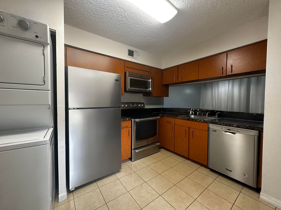 For Rent: $2,100 (2 beds, 2 baths, 1130 Square Feet)