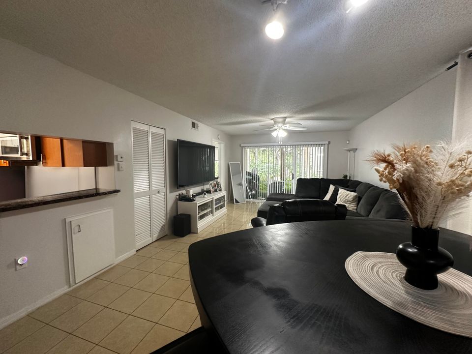 For Rent: $2,100 (2 beds, 2 baths, 1130 Square Feet)