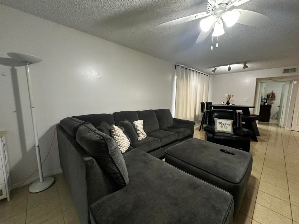 For Rent: $2,100 (2 beds, 2 baths, 1130 Square Feet)