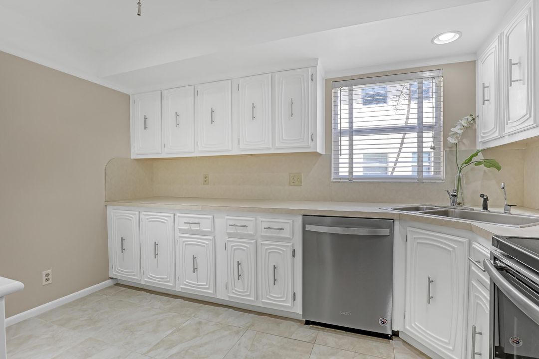 For Sale: $233,900 (2 beds, 2 baths, 1224 Square Feet)