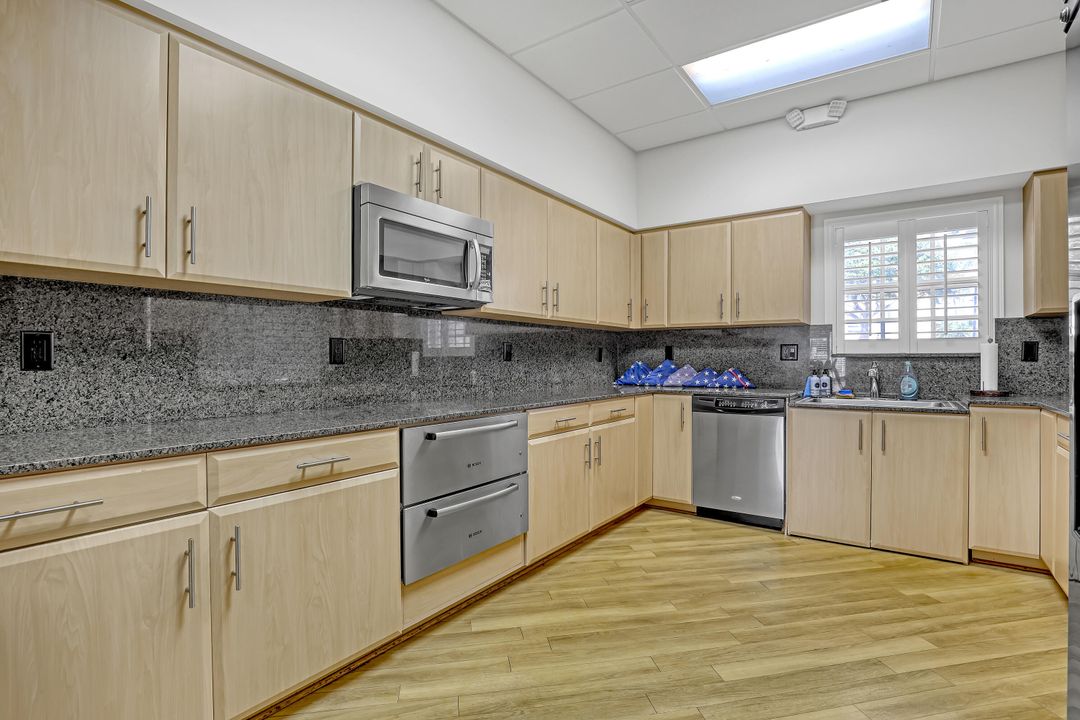 For Sale: $233,900 (2 beds, 2 baths, 1224 Square Feet)