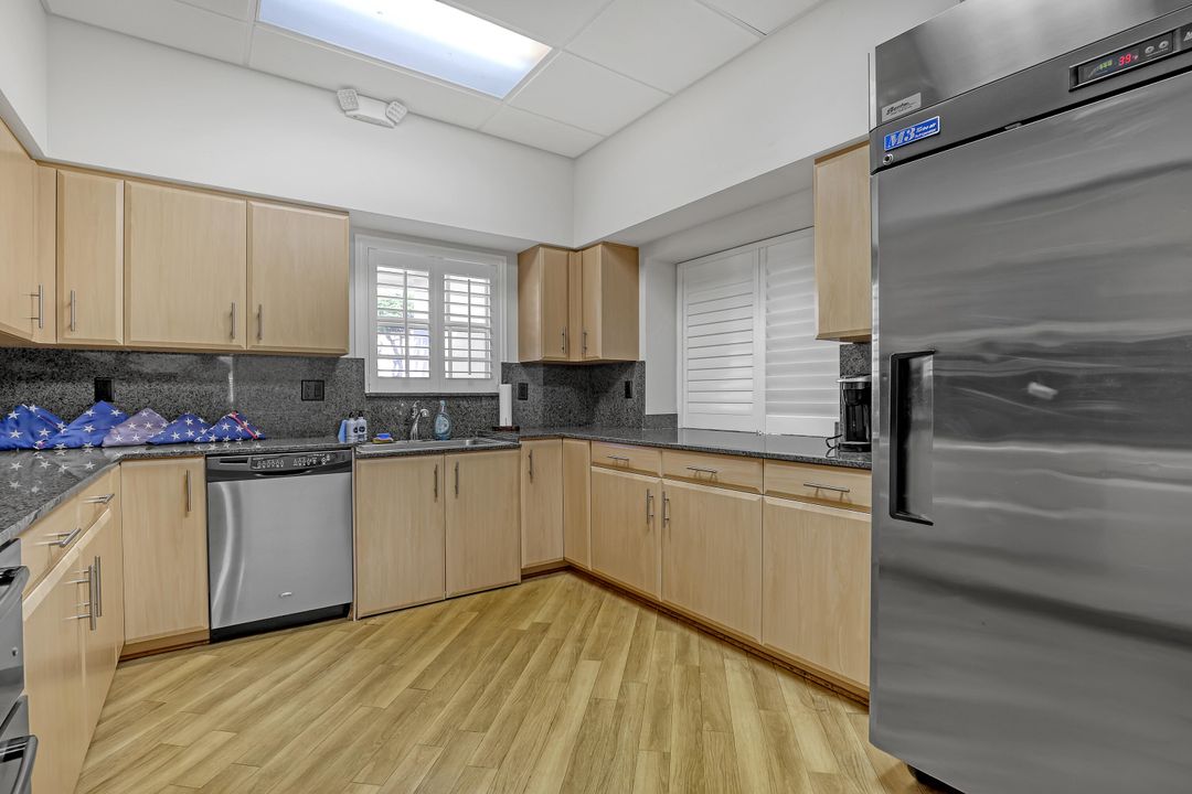 For Sale: $233,900 (2 beds, 2 baths, 1224 Square Feet)