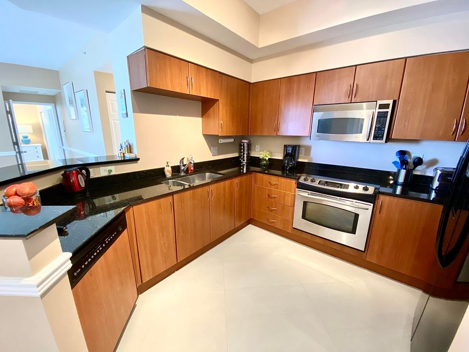 Active With Contract: $5,000 (2 beds, 2 baths, 1350 Square Feet)