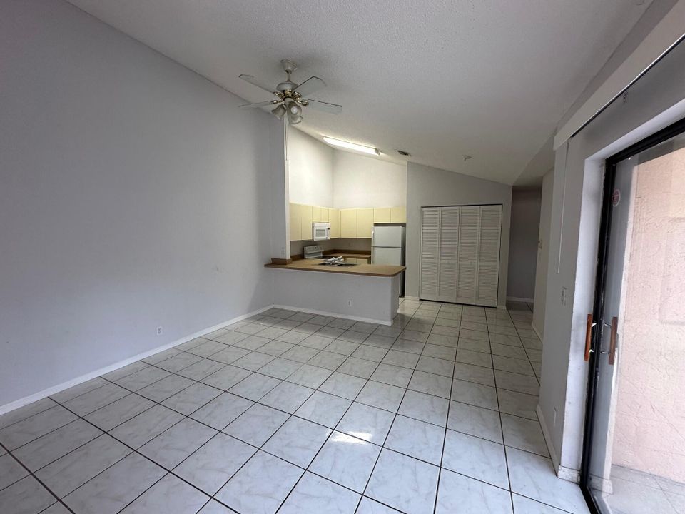 For Rent: $2,650 (3 beds, 3 baths, 1100 Square Feet)