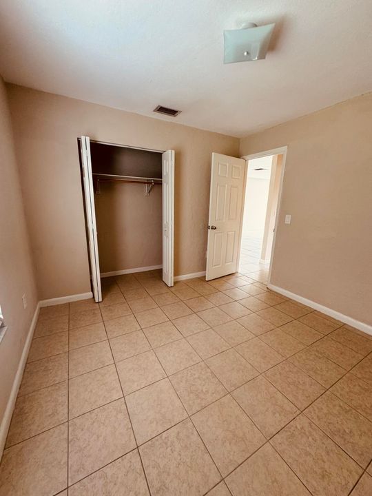 For Rent: $2,600 (3 beds, 2 baths, 1050 Square Feet)