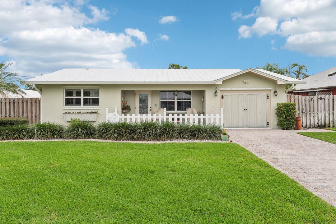 For Sale: $665,000 (3 beds, 2 baths, 1511 Square Feet)