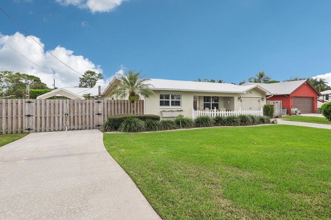 For Sale: $665,000 (3 beds, 2 baths, 1511 Square Feet)