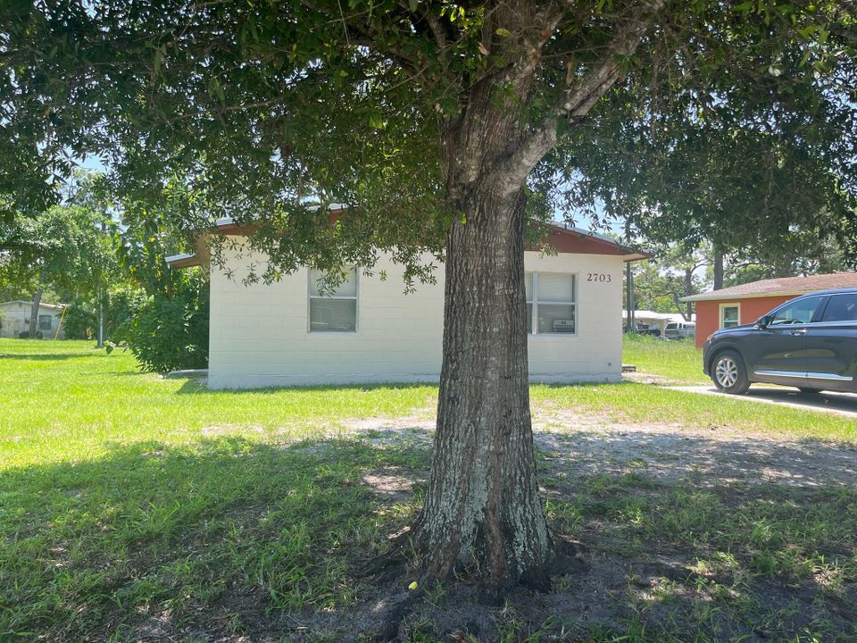 For Rent: $2,000 (4 beds, 1 baths, 1242 Square Feet)