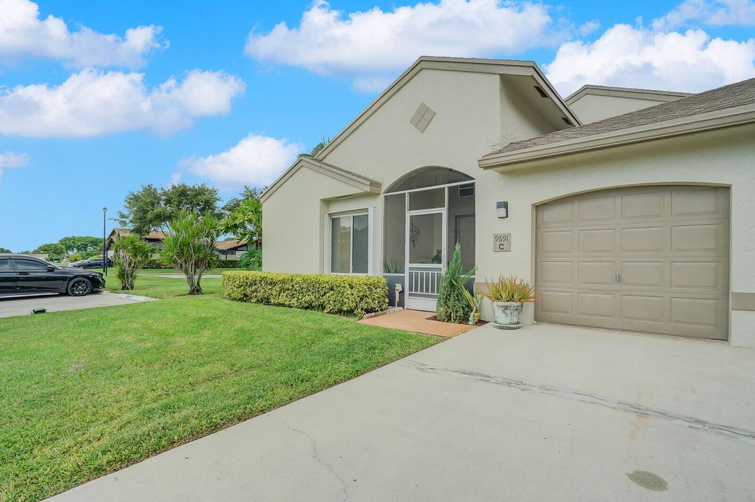 For Sale: $450,000 (3 beds, 2 baths, 1566 Square Feet)