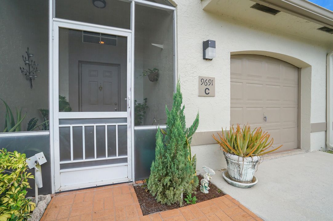 For Sale: $450,000 (3 beds, 2 baths, 1566 Square Feet)