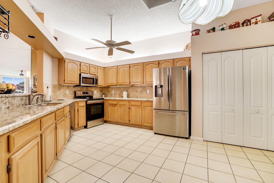 For Sale: $450,000 (3 beds, 2 baths, 1566 Square Feet)