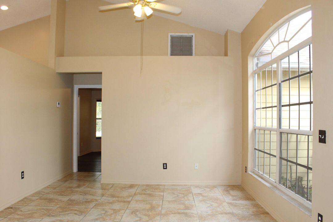 For Rent: $2,100 (3 beds, 2 baths, 1500 Square Feet)