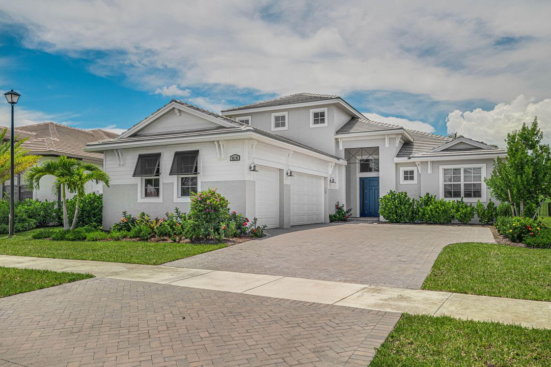 For Sale: $1,099,000 (3 beds, 3 baths, 3152 Square Feet)