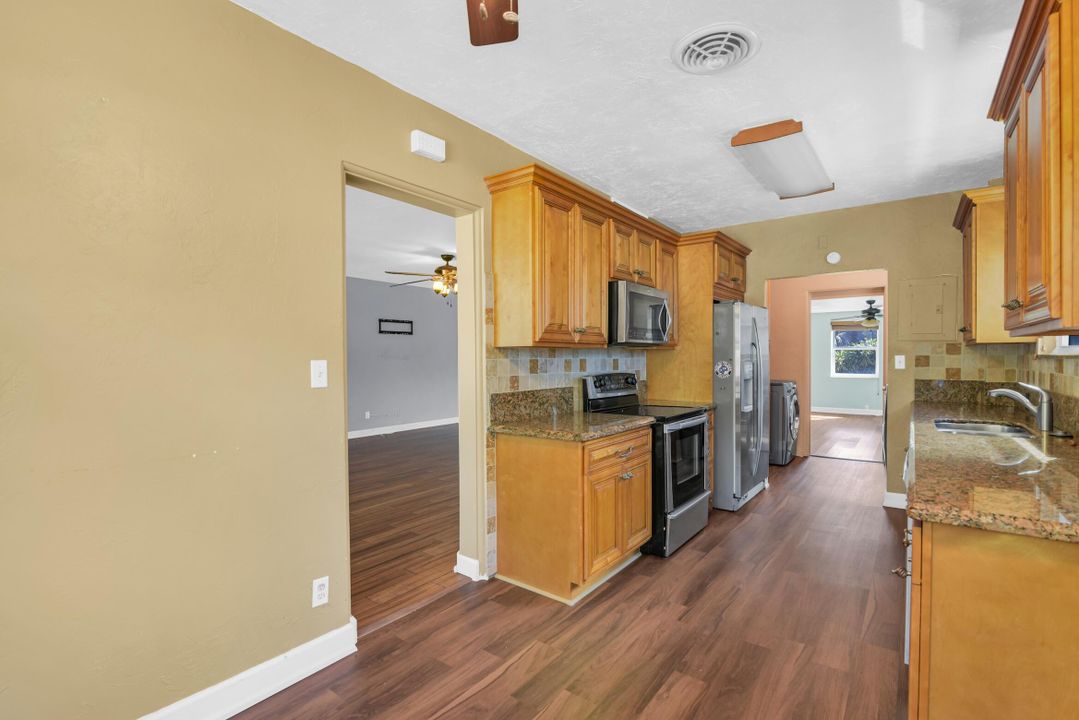 For Sale: $700,000 (3 beds, 2 baths, 1973 Square Feet)