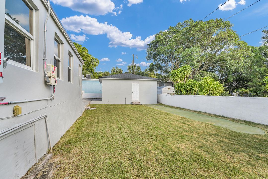 For Sale: $700,000 (3 beds, 2 baths, 1973 Square Feet)