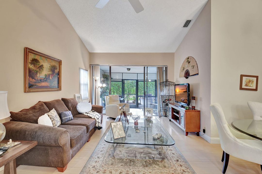 For Sale: $374,900 (2 beds, 2 baths, 1243 Square Feet)