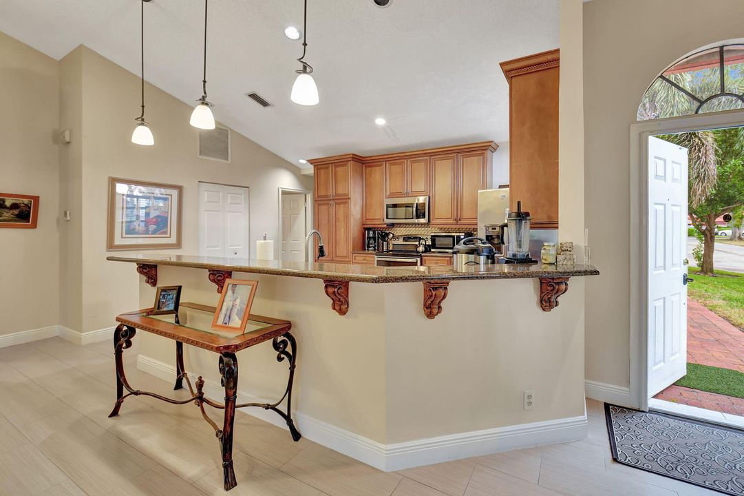 For Sale: $374,900 (2 beds, 2 baths, 1243 Square Feet)