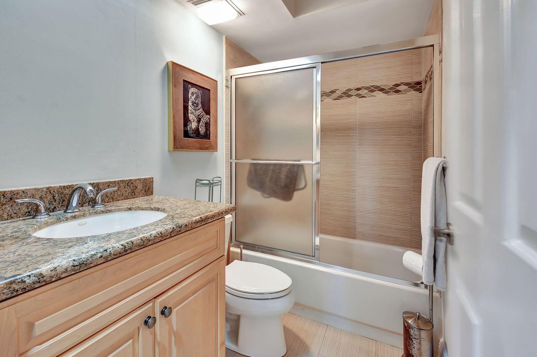 For Sale: $374,900 (2 beds, 2 baths, 1243 Square Feet)