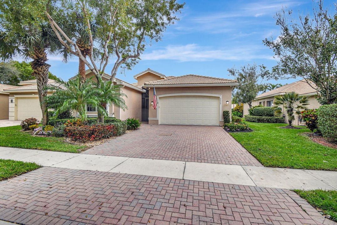 For Sale: $649,900 (3 beds, 2 baths, 2210 Square Feet)