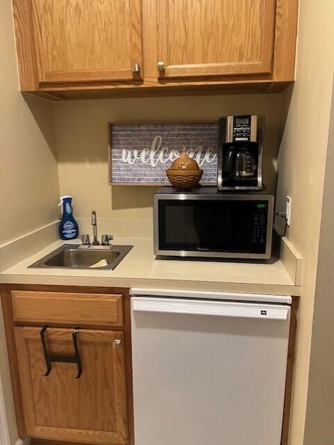 For Rent: $1,325 (1 beds, 1 baths, 400 Square Feet)