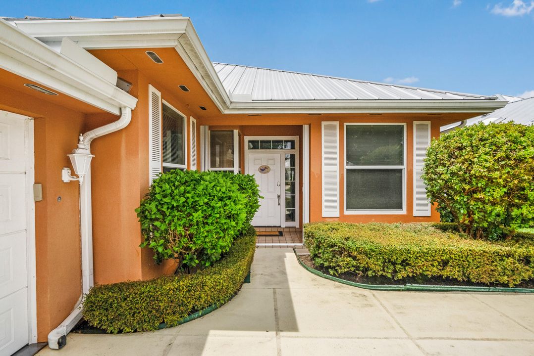 For Sale: $575,000 (3 beds, 2 baths, 1563 Square Feet)