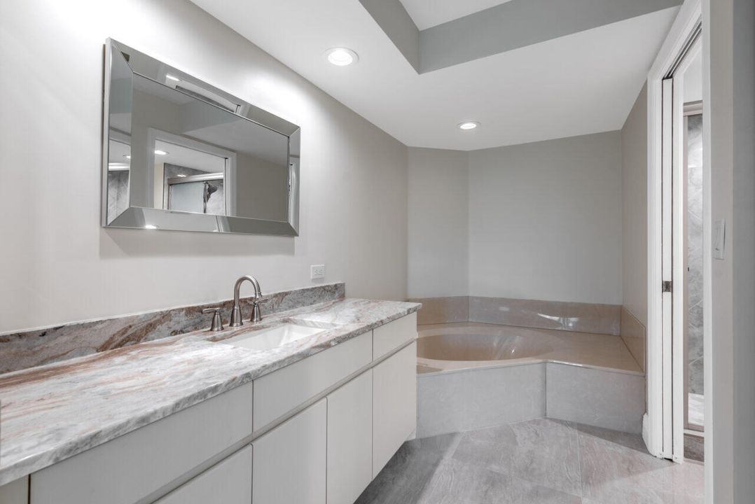 For Sale: $324,900 (2 beds, 2 baths, 1311 Square Feet)