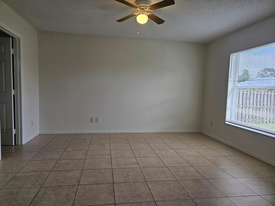 For Rent: $2,450 (3 beds, 2 baths, 1688 Square Feet)