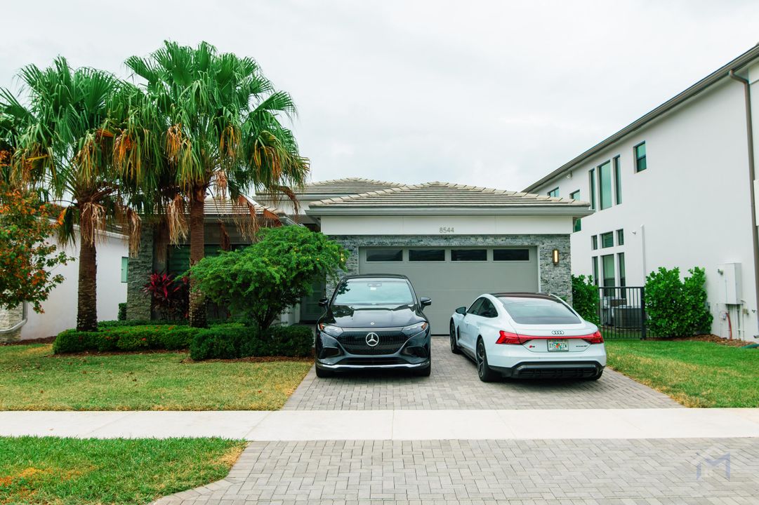 For Sale: $1,350,000 (3 beds, 3 baths, 2240 Square Feet)