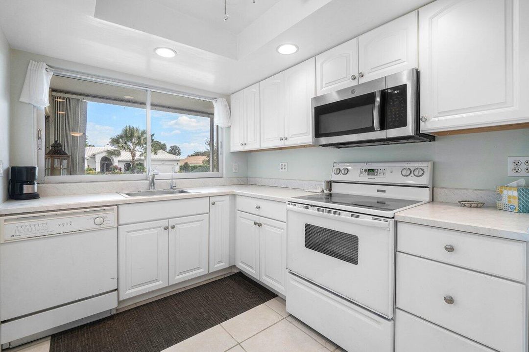 For Sale: $235,000 (2 beds, 2 baths, 1162 Square Feet)