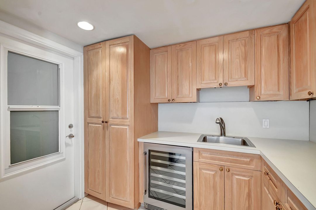 For Sale: $1,300,000 (2 beds, 2 baths, 1294 Square Feet)