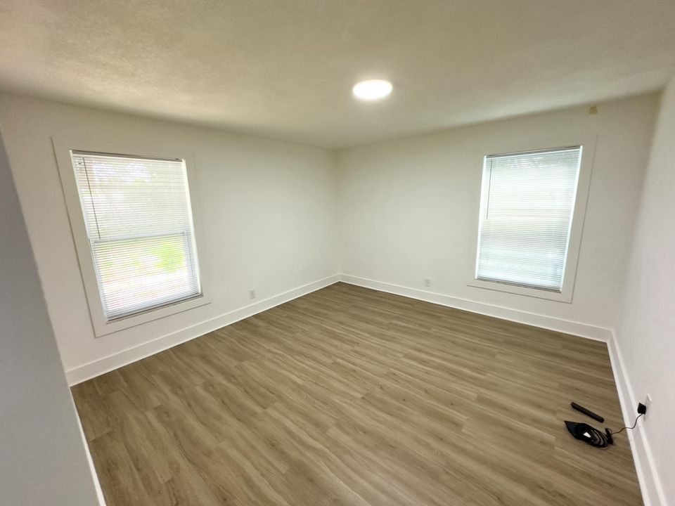 For Rent: $5,000 (3 beds, 2 baths, 1690 Square Feet)