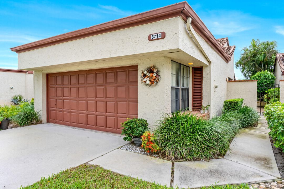 For Sale: $399,000 (2 beds, 2 baths, 1759 Square Feet)