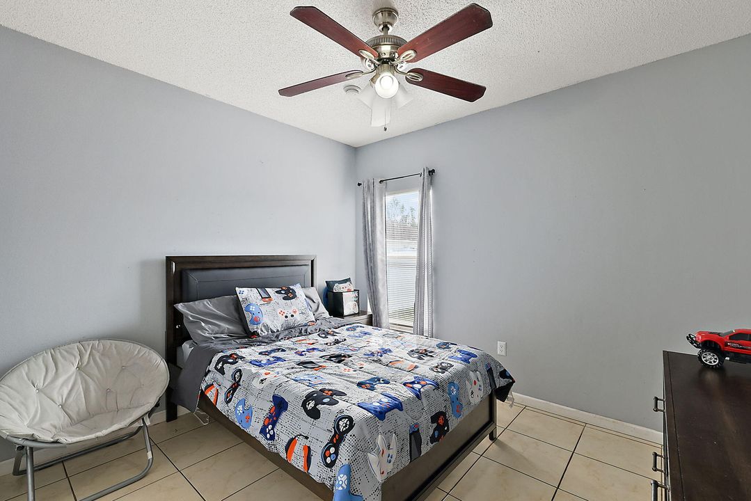 For Sale: $287,000 (3 beds, 2 baths, 1383 Square Feet)