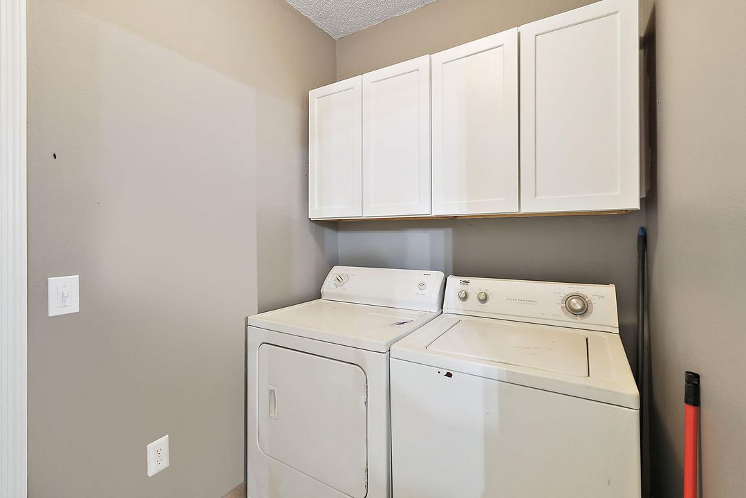 For Sale: $287,000 (3 beds, 2 baths, 1383 Square Feet)