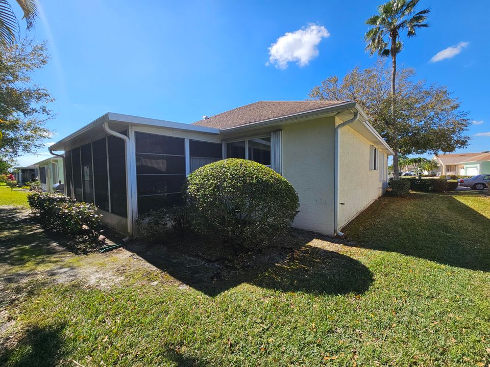 For Sale: $335,000 (2 beds, 2 baths, 1766 Square Feet)