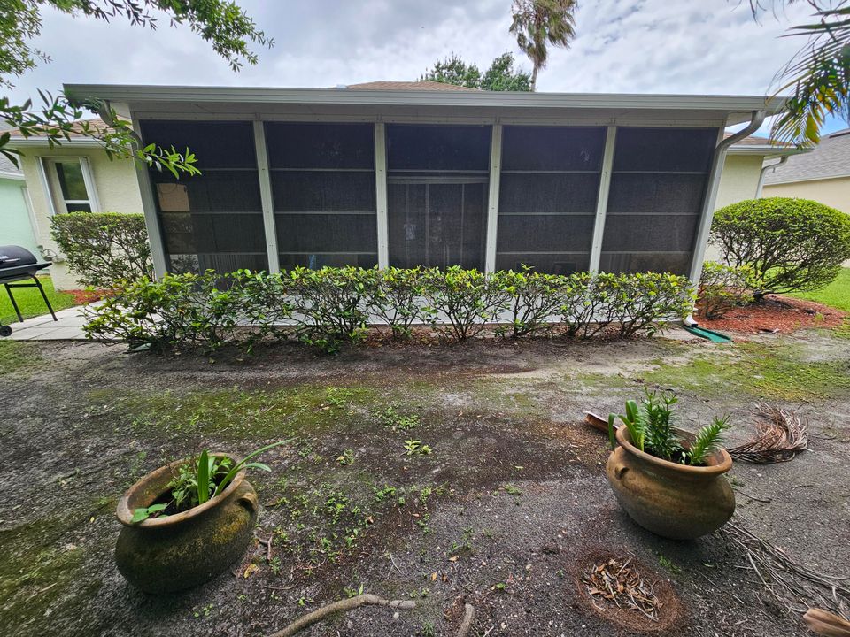 For Sale: $335,000 (2 beds, 2 baths, 1766 Square Feet)