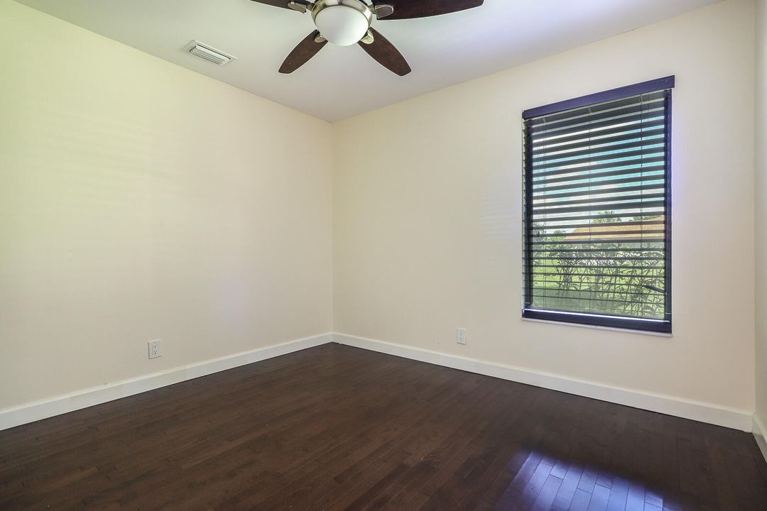 For Sale: $550,000 (3 beds, 2 baths, 1553 Square Feet)