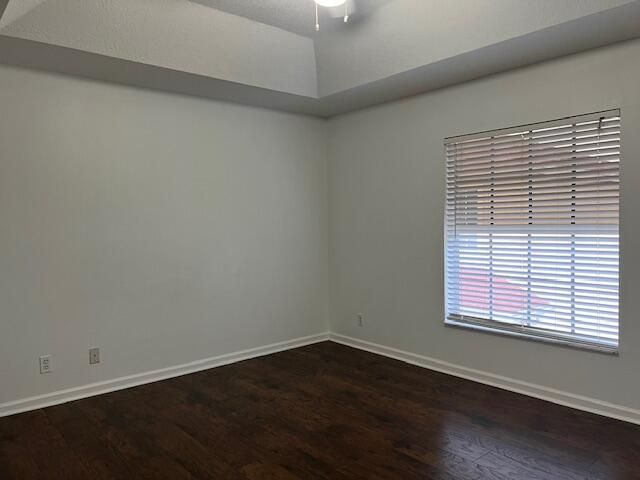 For Rent: $3,000 (3 beds, 2 baths, 1500 Square Feet)