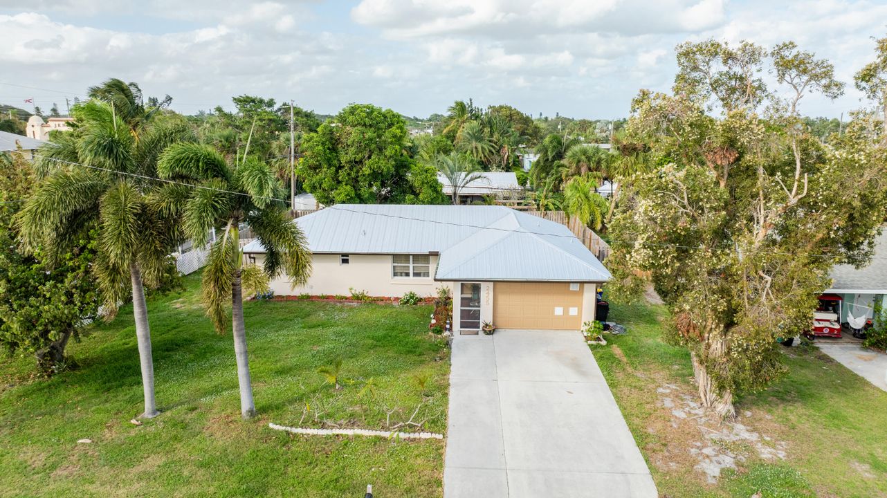 For Sale: $415,000 (3 beds, 2 baths, 1100 Square Feet)